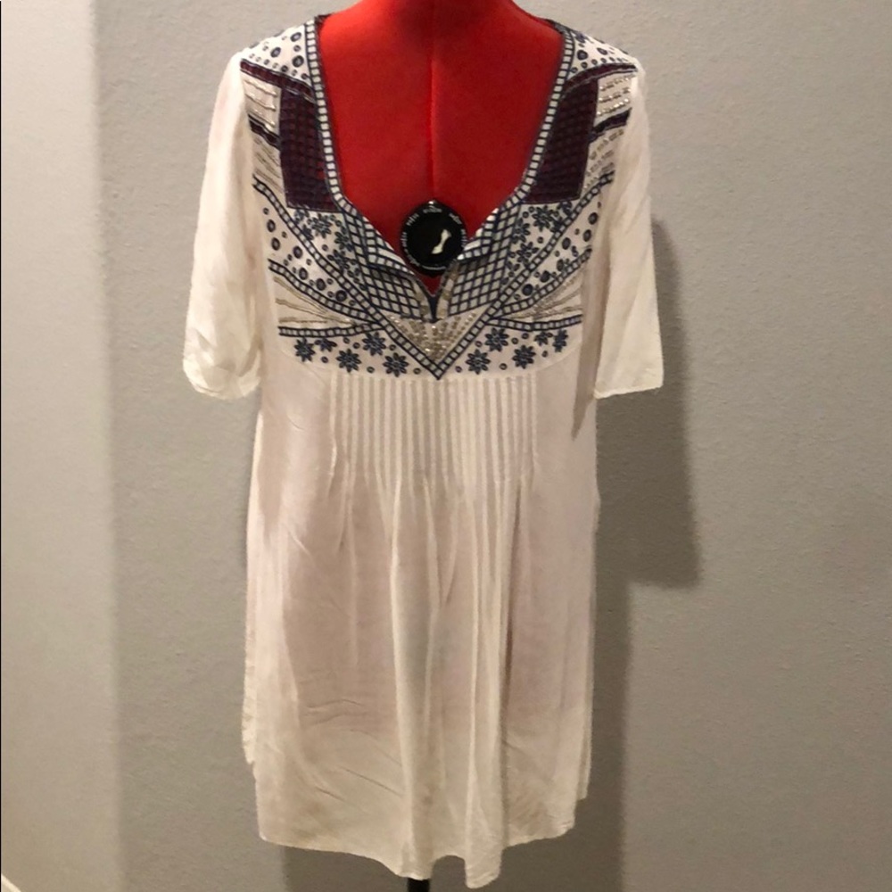 Monoreno Women’s Embroidered Tunic Top